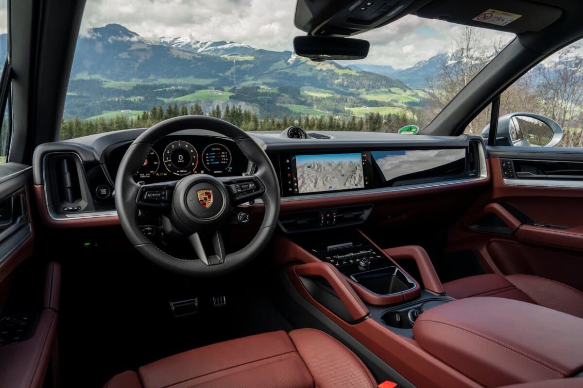 2025 porsche cayenne interior dash